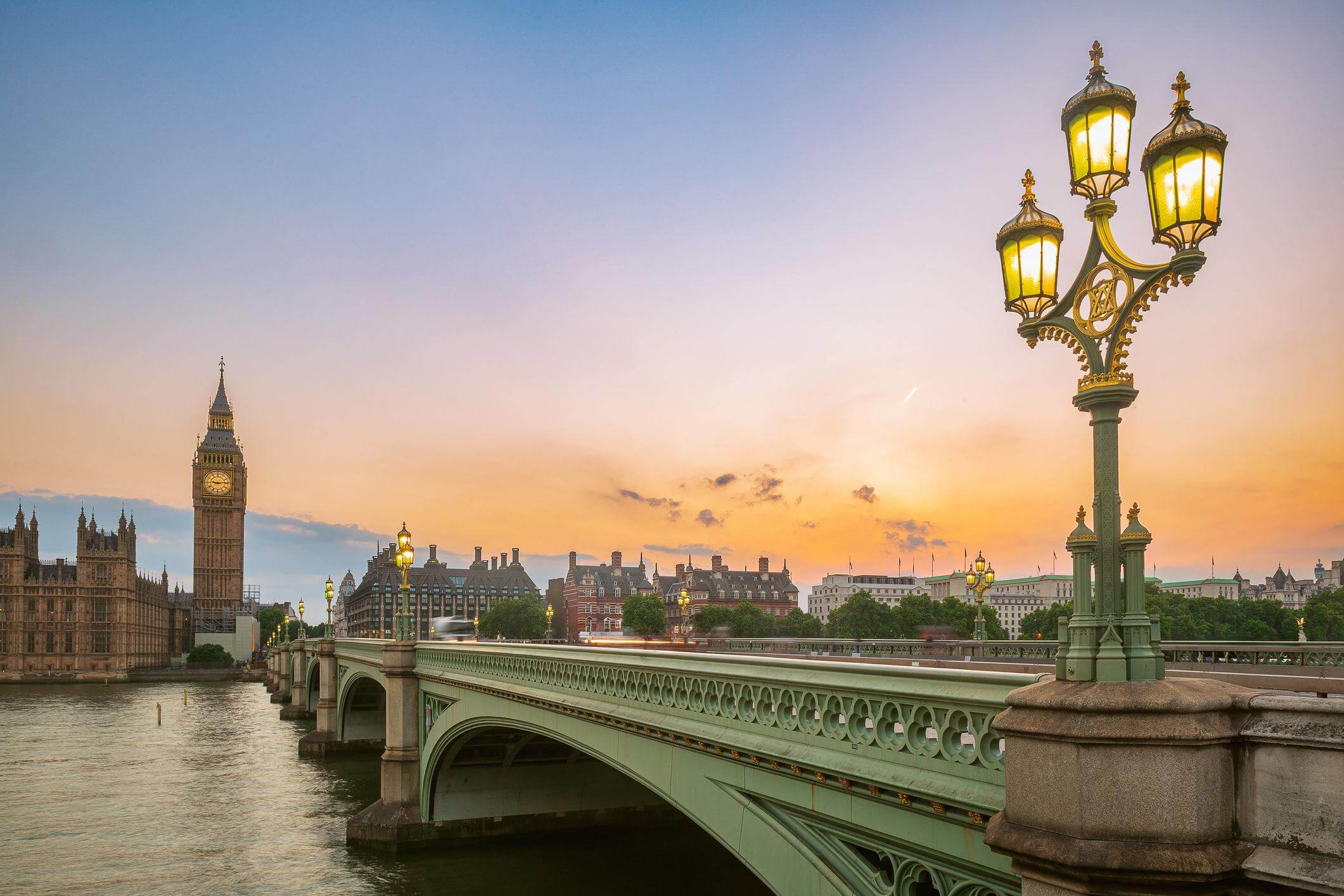 Study Shows a Girl’s Trip to London Can Reduce Stress