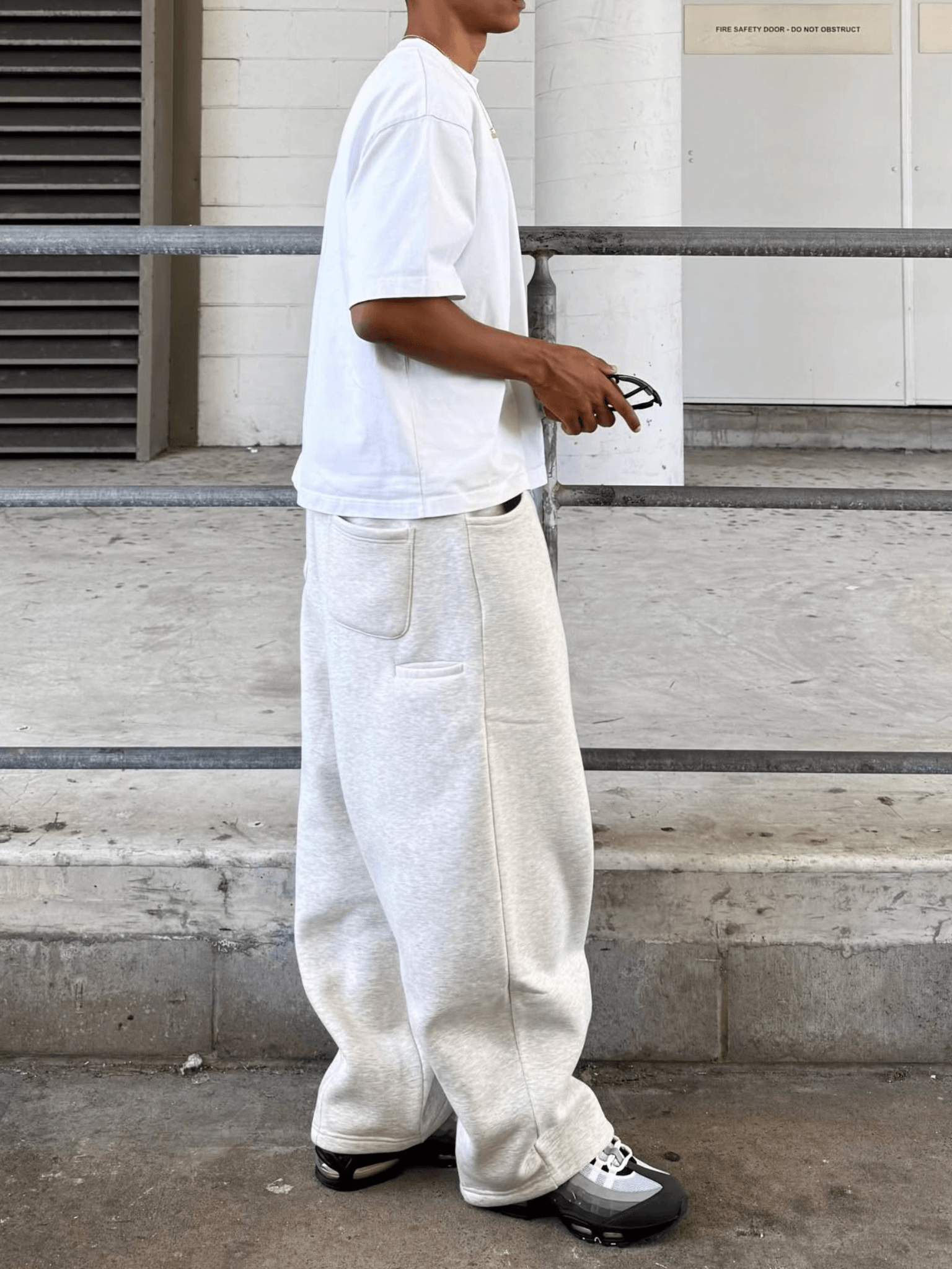 Airport Style Minimalist Travel Outfit 2026