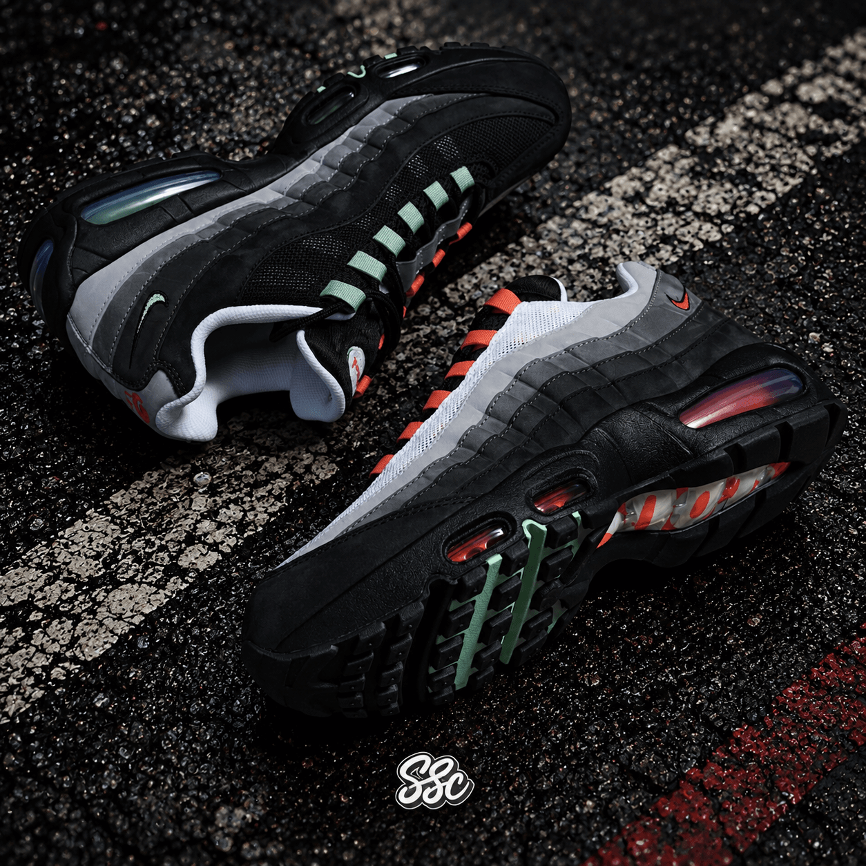 Nike Air Max 95 Liverpool 110s Are Dropping on the 1.10